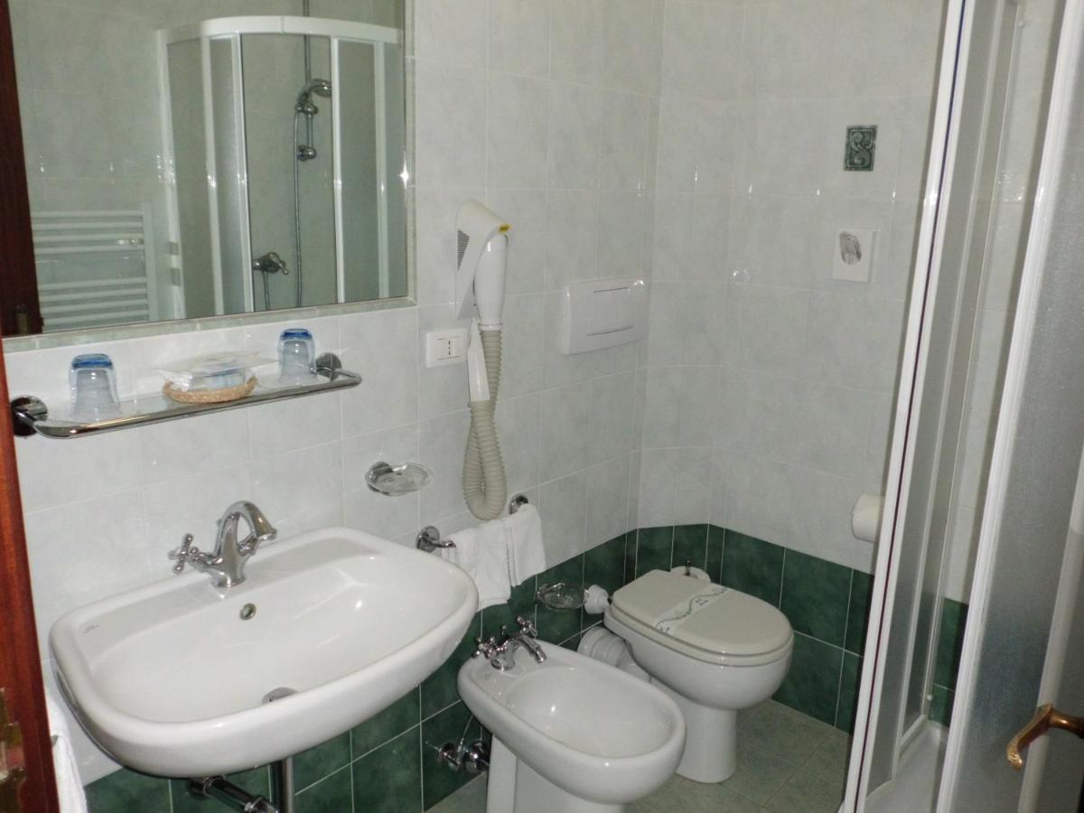 Fegina 3 Deluxe Bedrooms & Bathrooms モンテロッソ・アル・マーレ エクステリア 写真